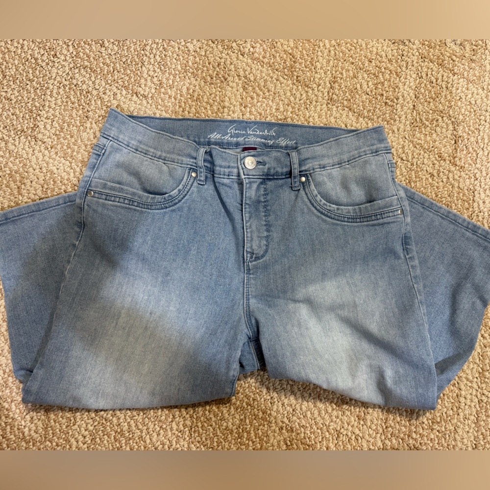 Gloria Vanderbilt Light Blue Denim Cropped Jeans